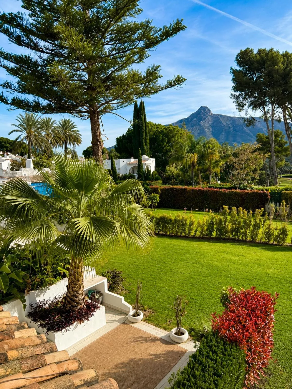 Reform-potential townhouse in Aloha, Marbella
