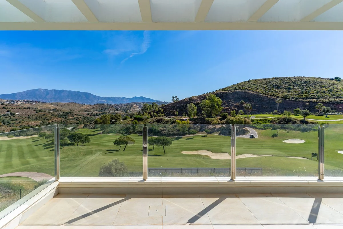 Golf-front apartment with three bedrooms