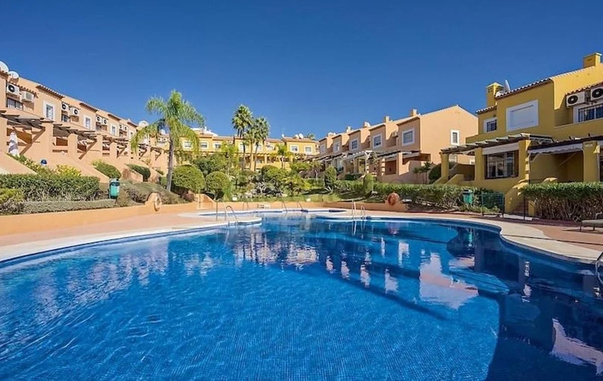 Corner townhouse near Calahonda beach