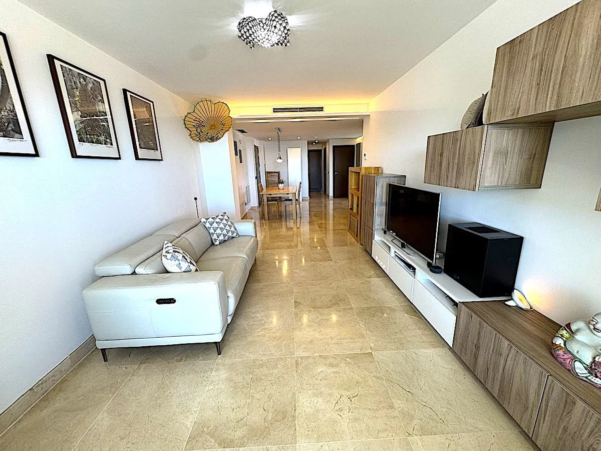 Apartamento esquinero con vistas al mar
