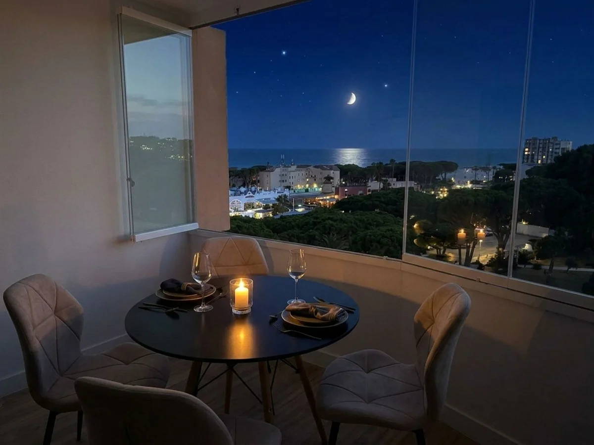 Renovated top-floor apartment, sea views