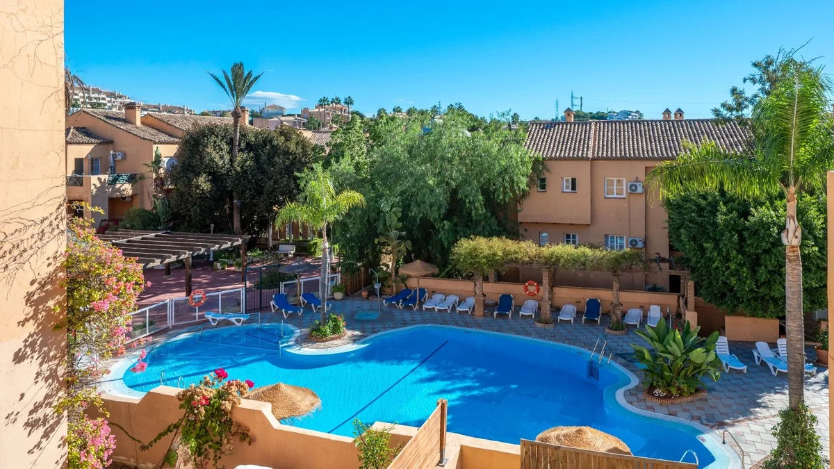 Top-floor Riviera apartment with tourist licence
