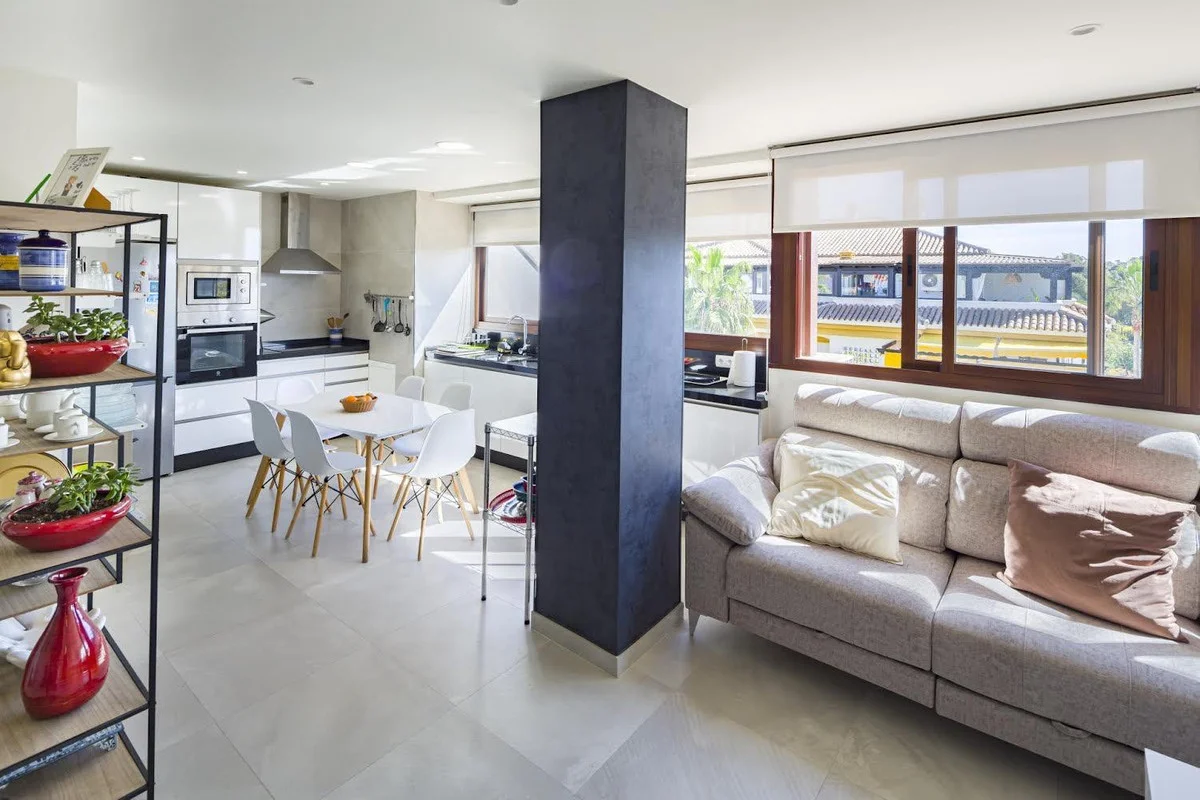 Apartamento de dos dormitorios cerca de Puerto Banús