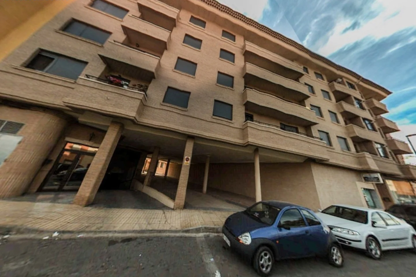 Available spacious garage in Villarrobledo