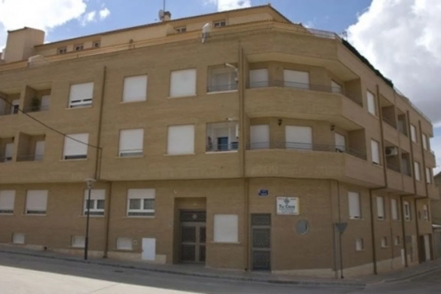 Available garage spaces in La Roda