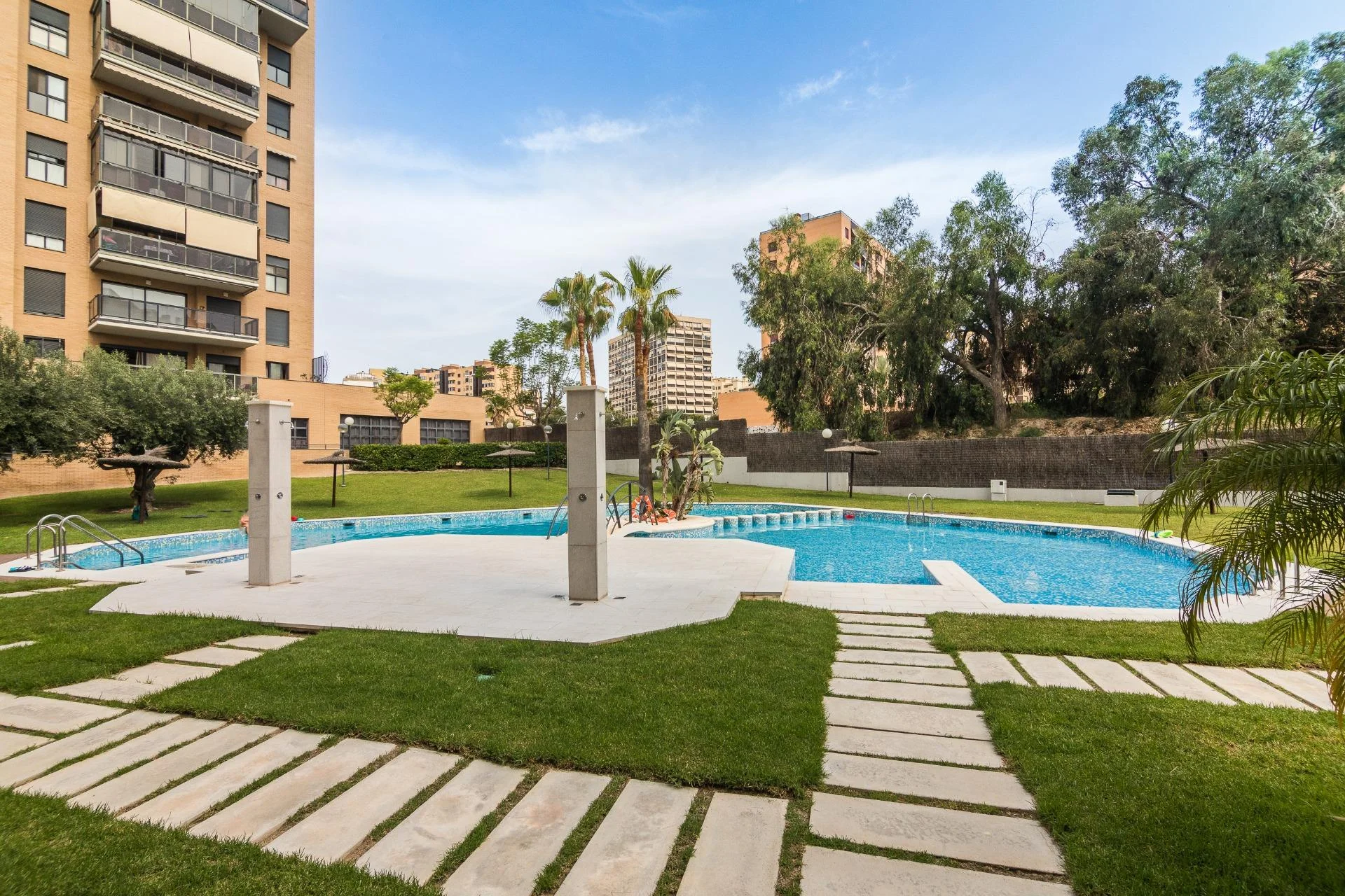 Piso en séptima planta cerca de San Juan