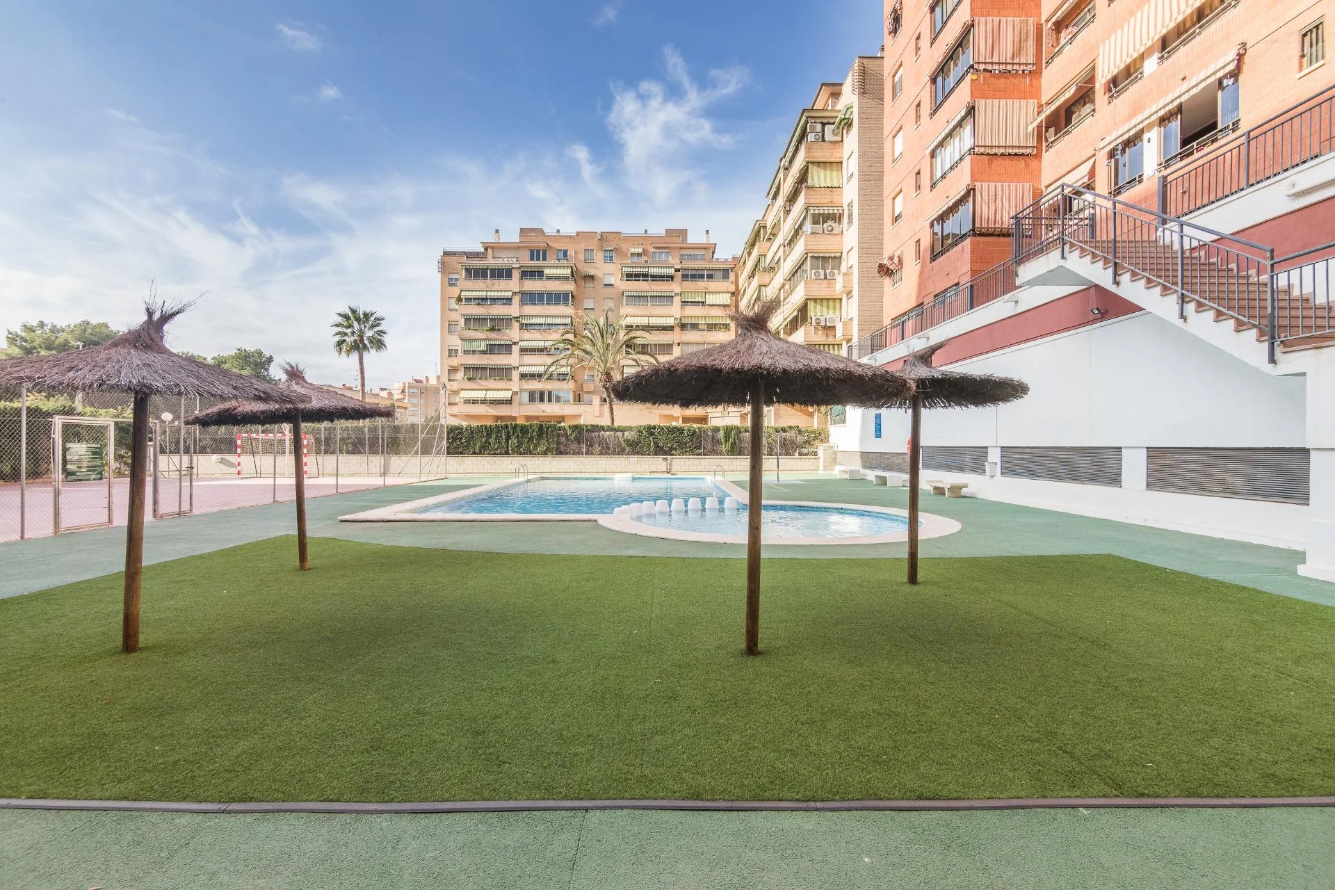 Piso en San Blas con piscina y 3 dormitorios
