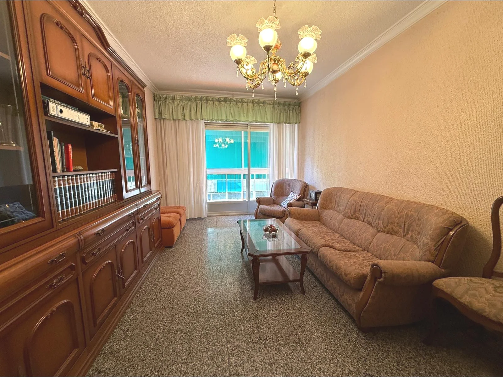 Piso de cuatro dormitorios en San Blas