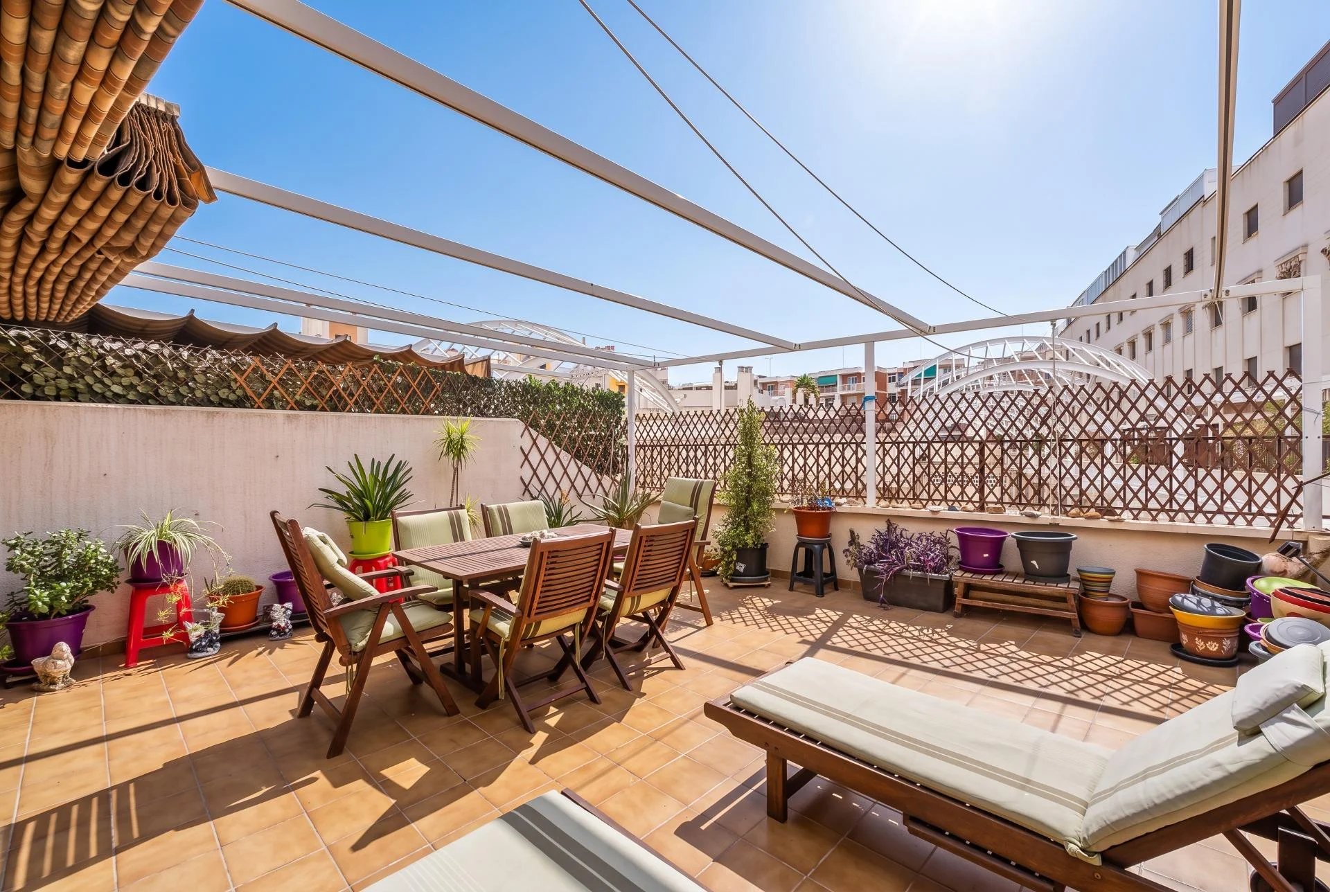 Renovated flat with 100 m² terrace living