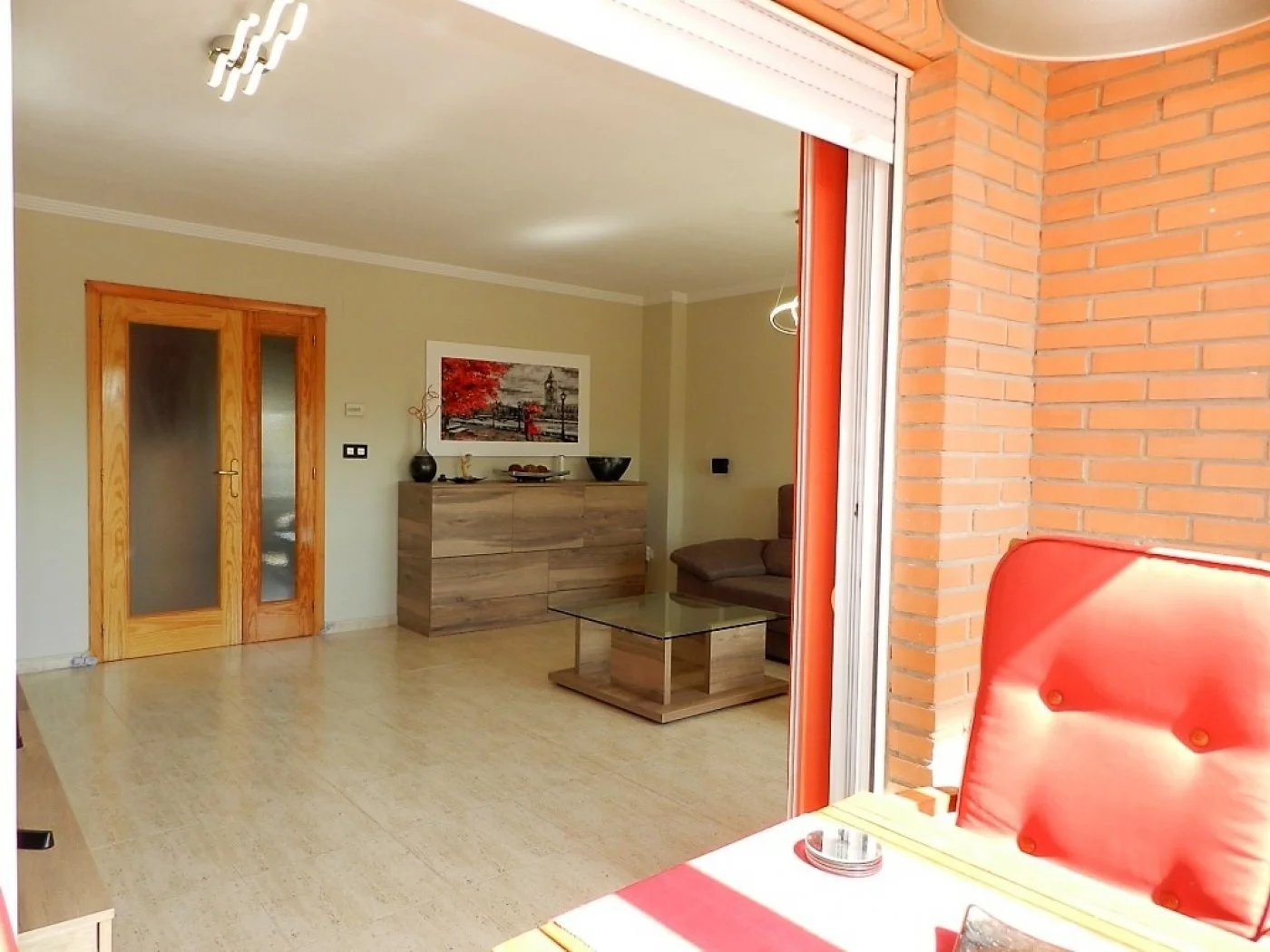 Three-bedroom flat with communal pool