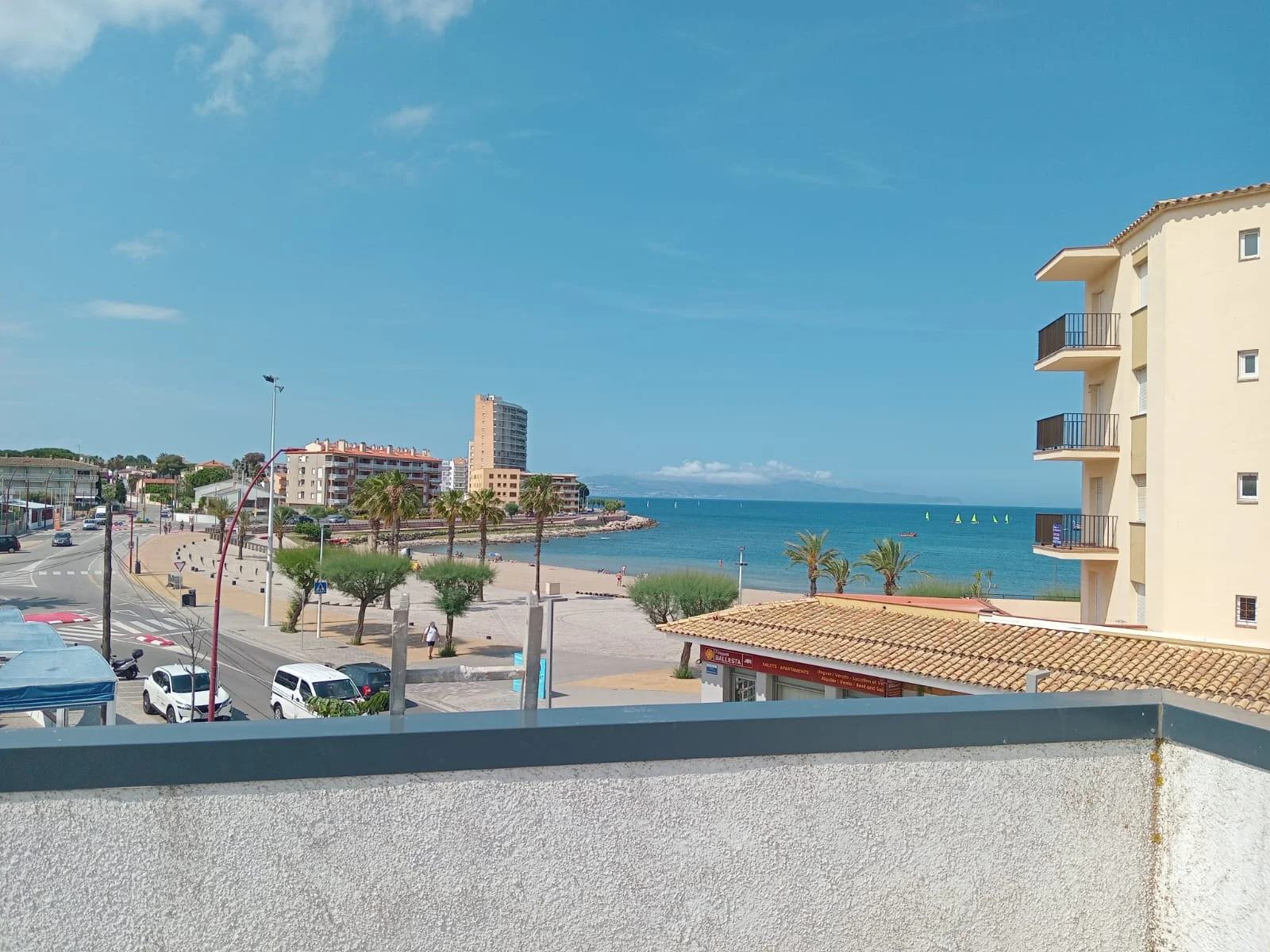 Beachside apartment with 50m² terraces
