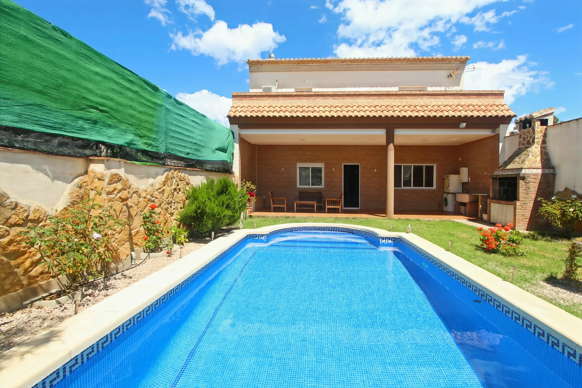 Casa bien conservada en Llombay, cinco dormitorios
