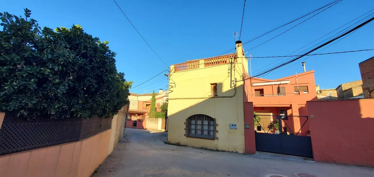 Casa reformada en Albons con terraza