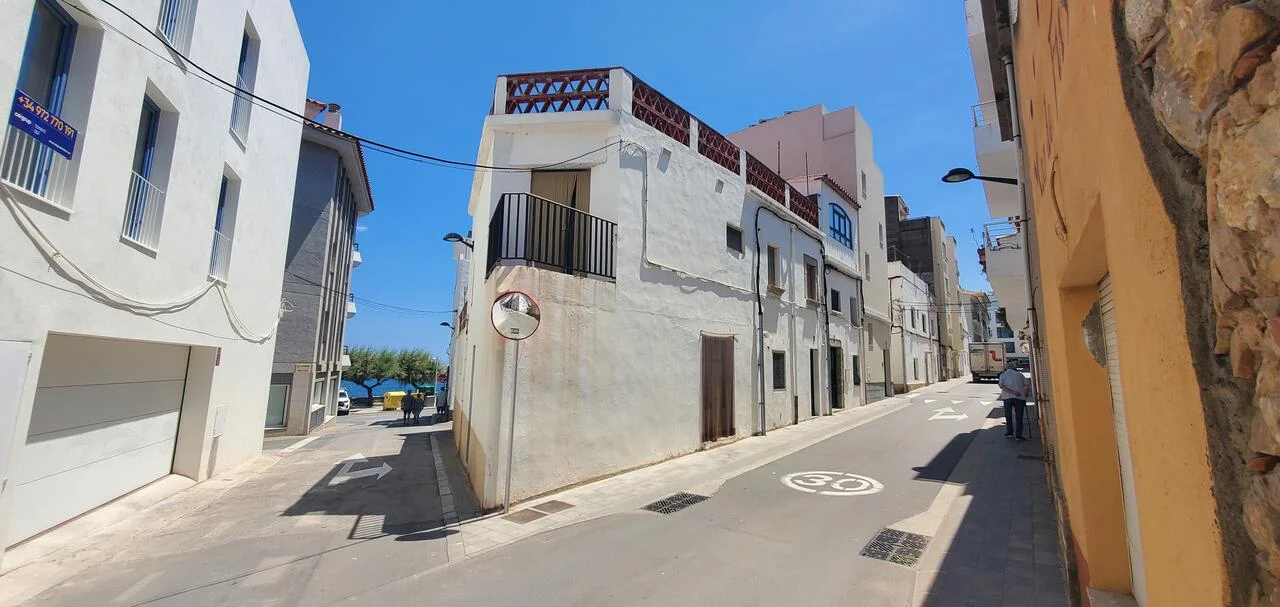 Central coastal house with expansion potential