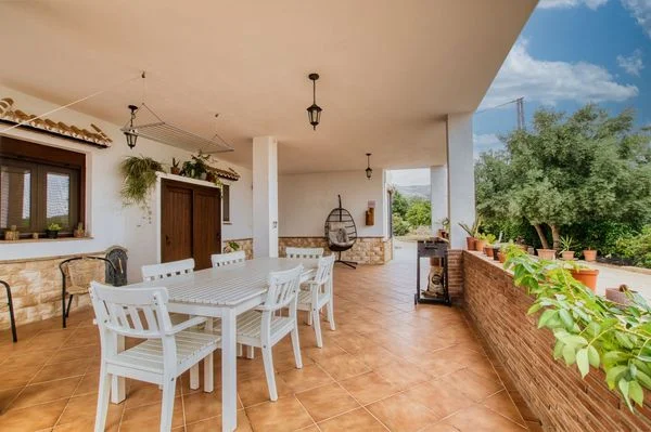 Casa rústica con piscina cerca de Periana