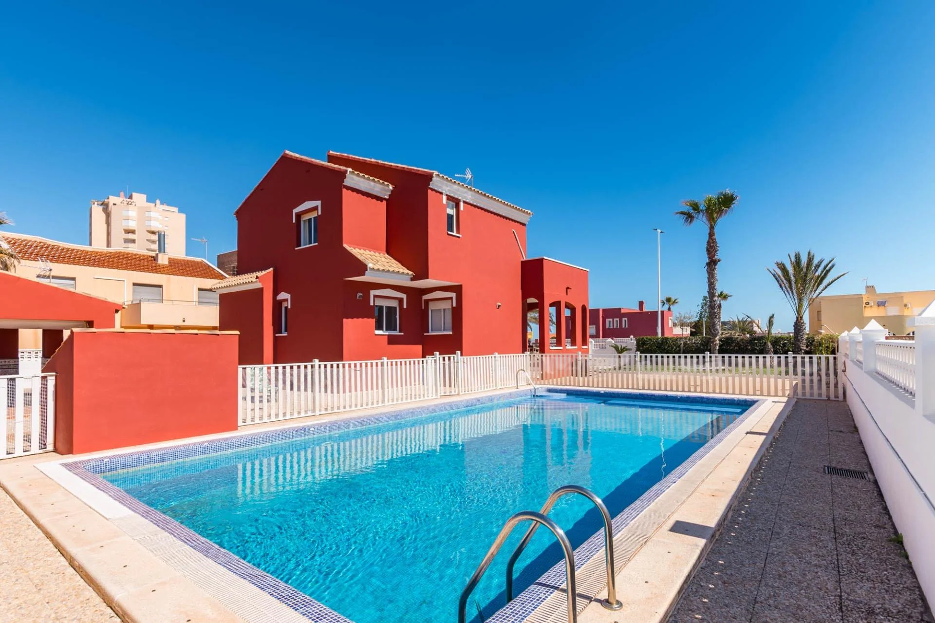 Chalet con piscina privada junto al Mar Menor