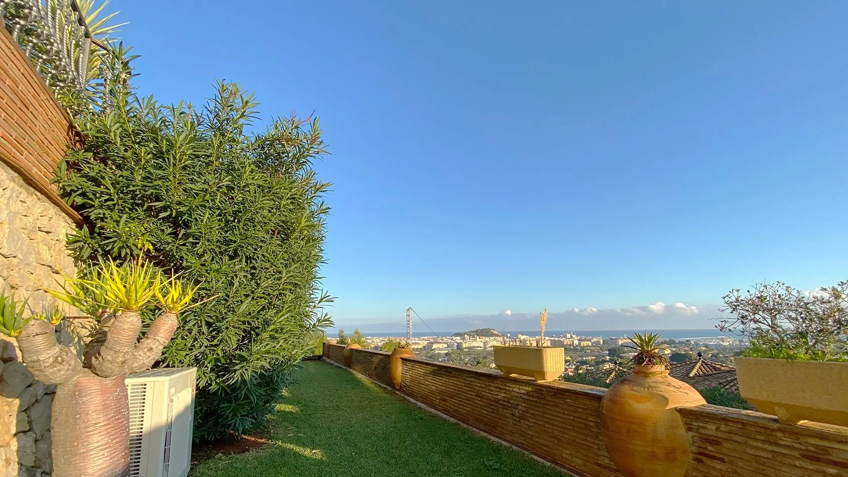 Villa renovada en Dénia, 4 dormitorios