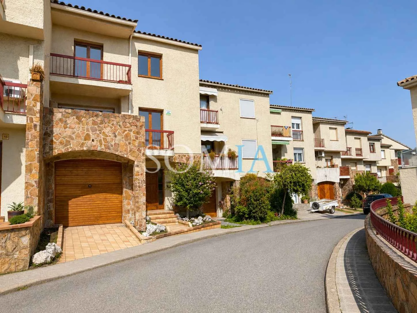 Spacious five-bedroom townhouse in Turó