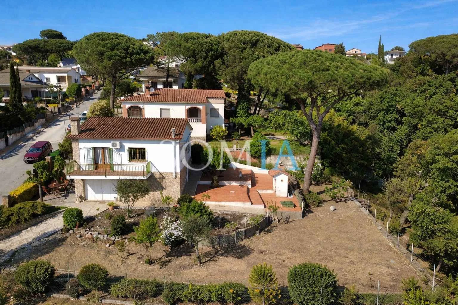 Independent house with terrace and garage