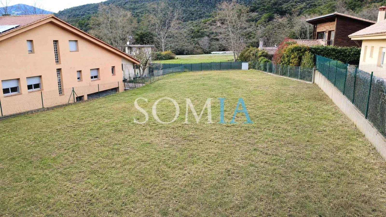 Flat urban plot in Campins
