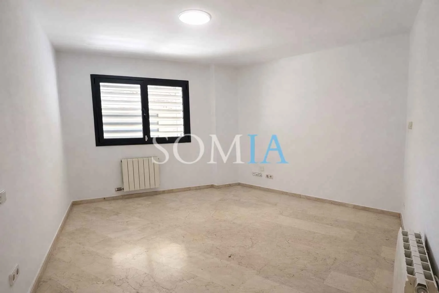 Central Sant Celoni flat with parking