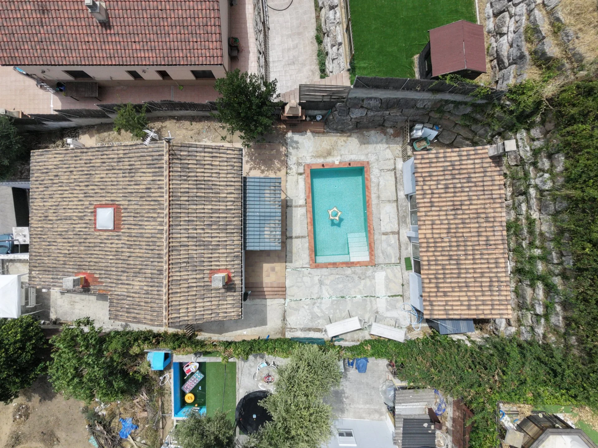 Chalet with pool, garage and barbecue