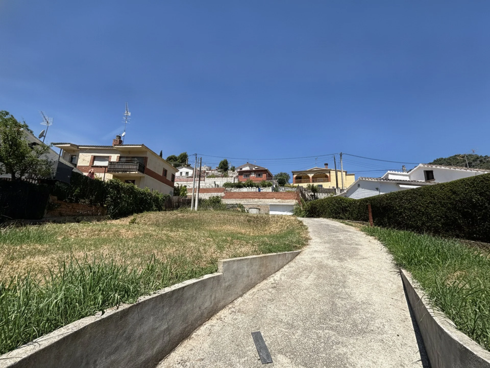 Parcela urbana lista para uso multifamiliar