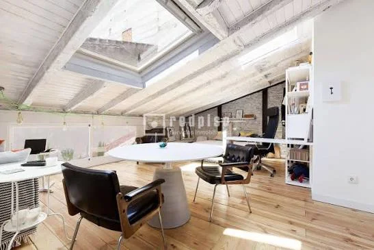 Renovated Palacio bare-ownership penthouse with terrace