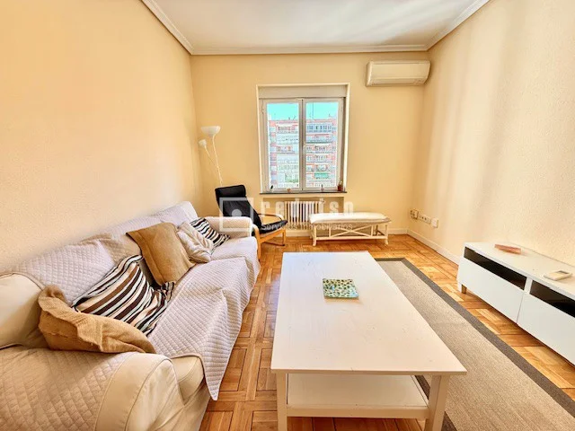 Spacious four-bedroom flat in Tetuán