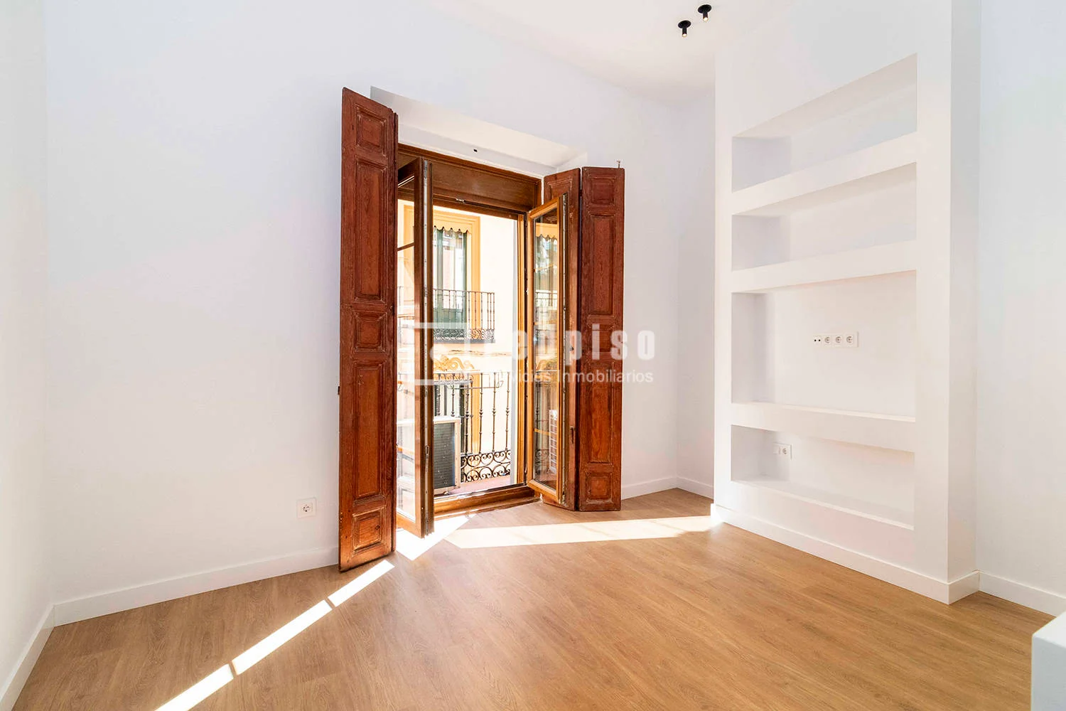 Reformed Madrid flat with balcony and storage
