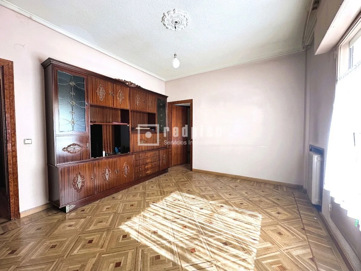 Spacious Cuatro Caminos flat, four bedrooms