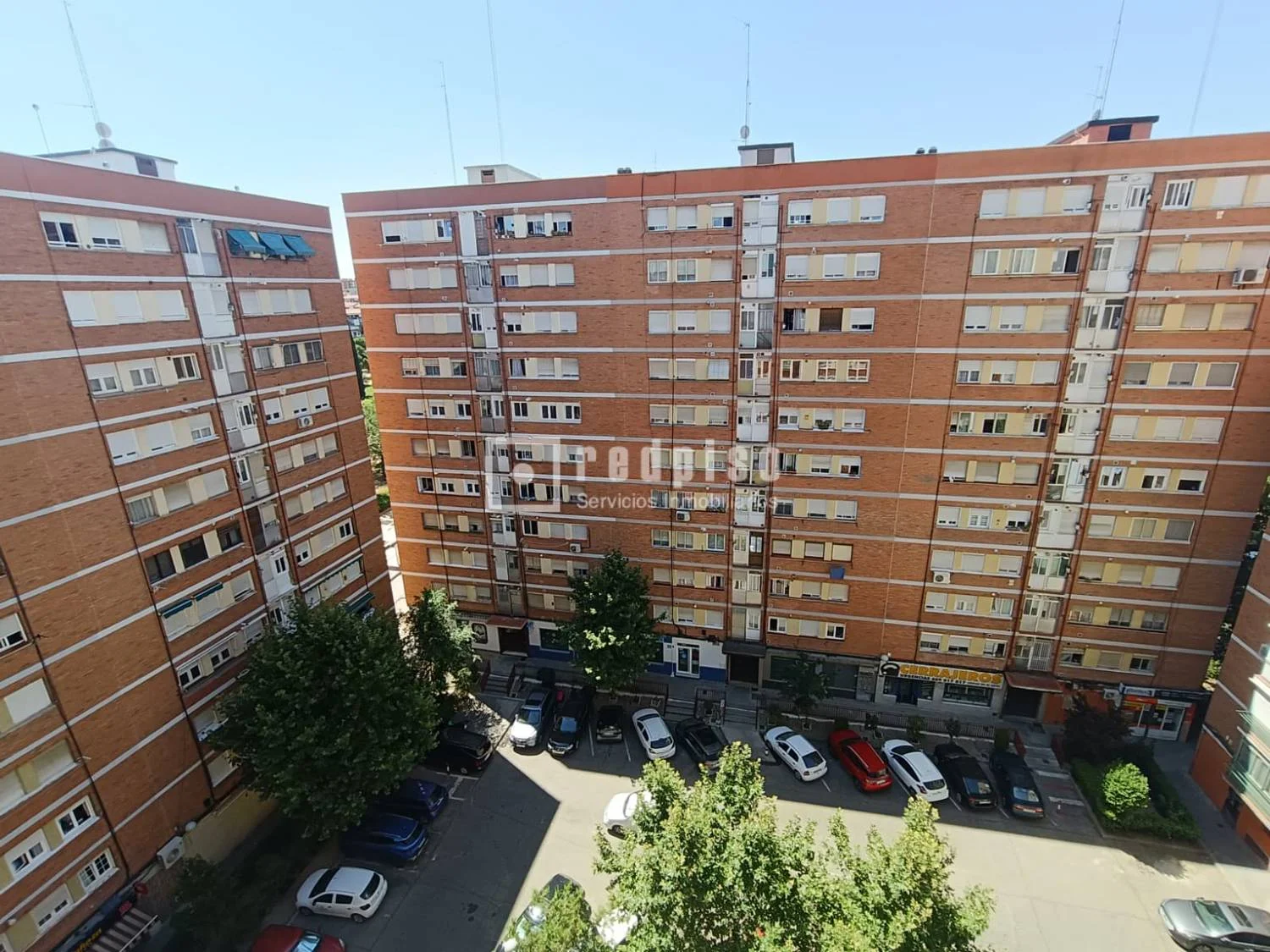 Three-bedroom renovation flat in Latina