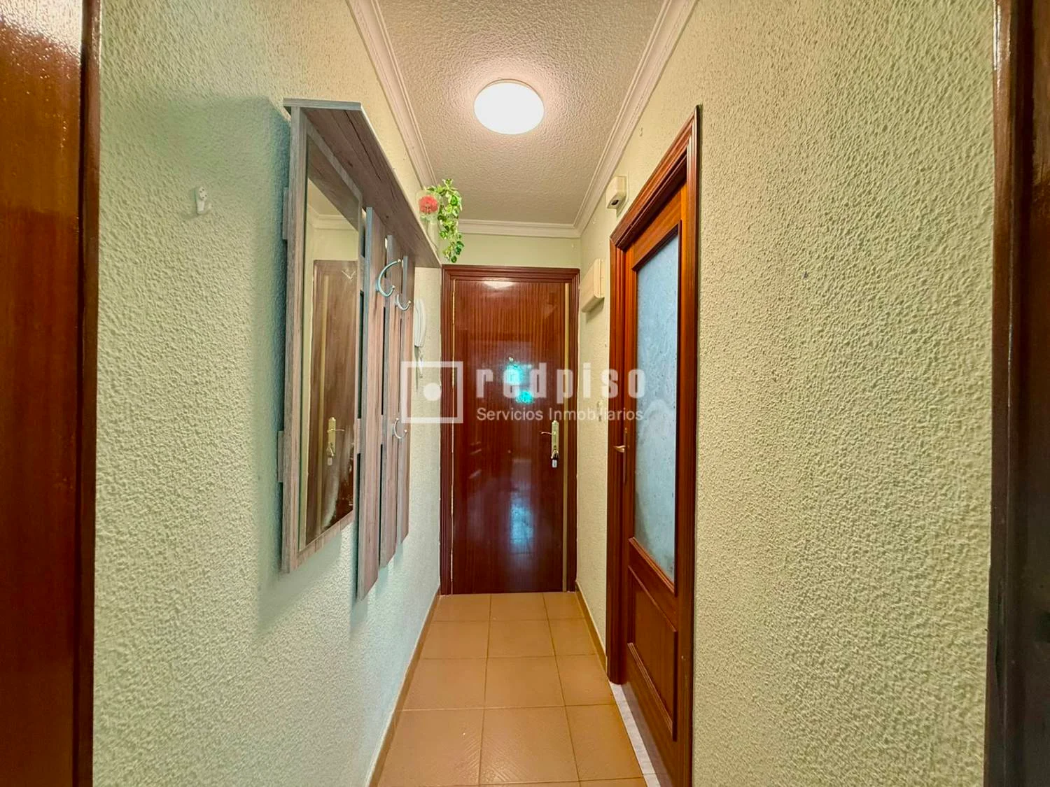 Flat in Ciudad Lineal with laundry area
