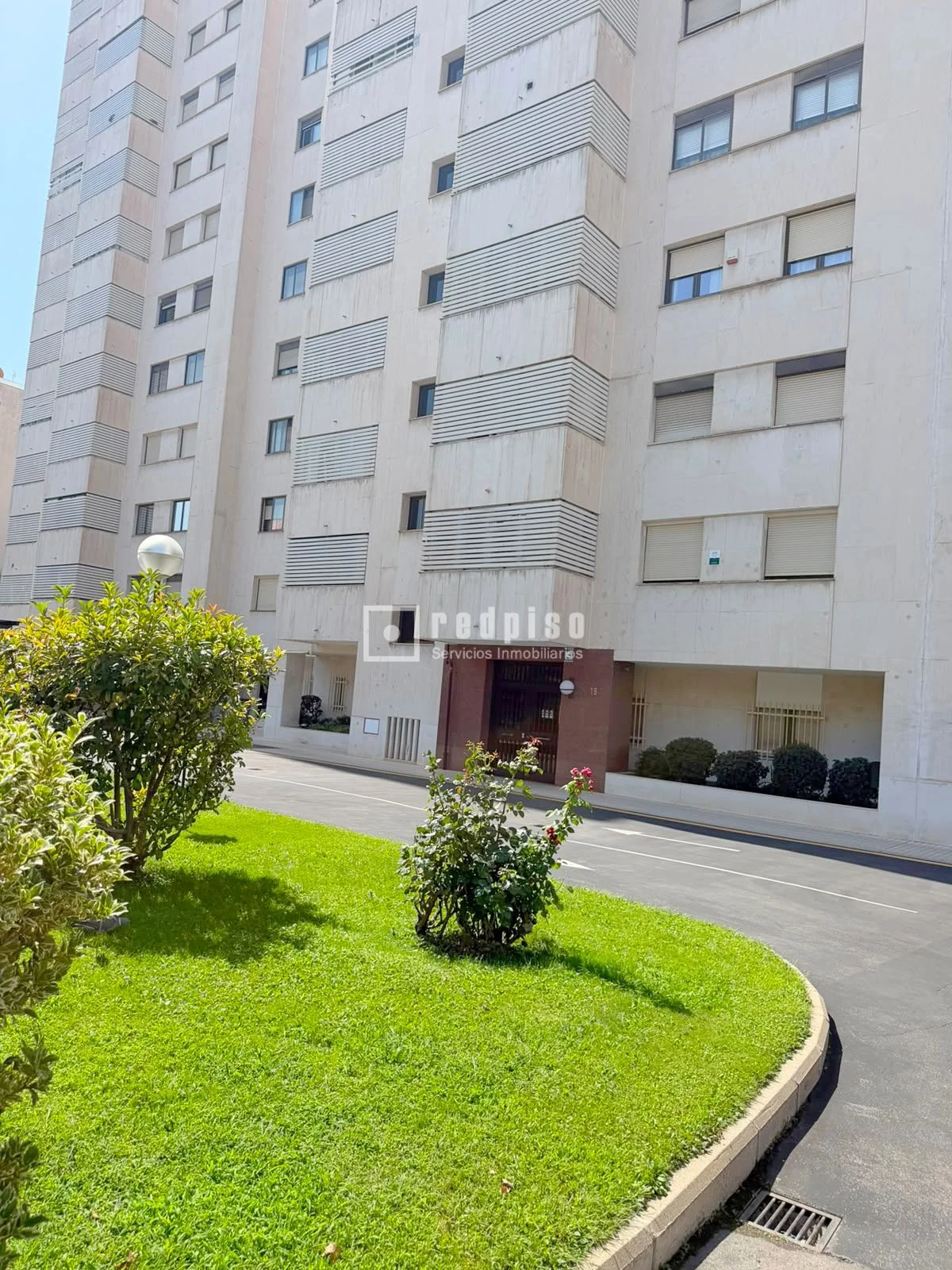 Two-bedroom flat with dual terraces
