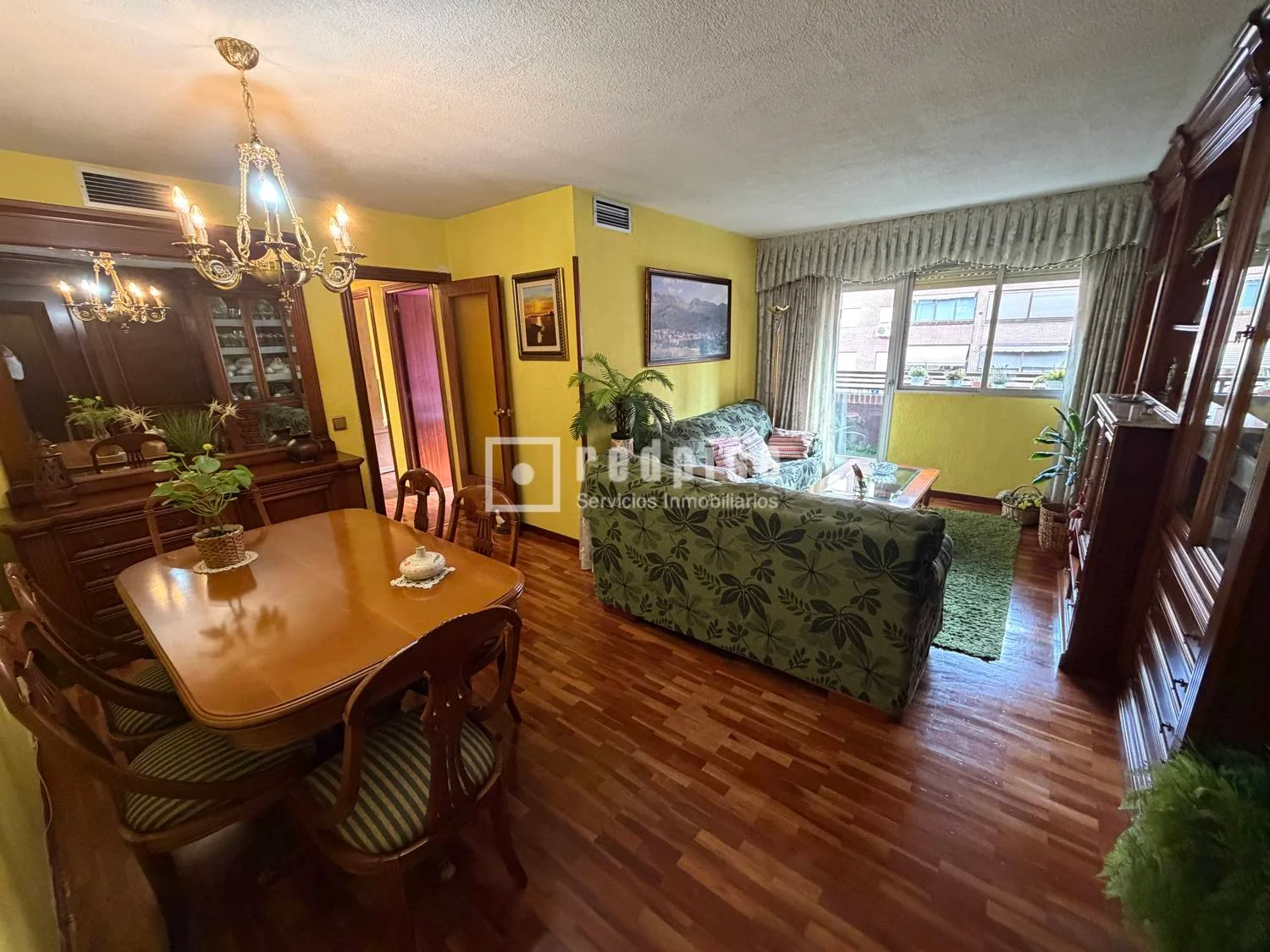 Flat in Ciudad Lineal with parking