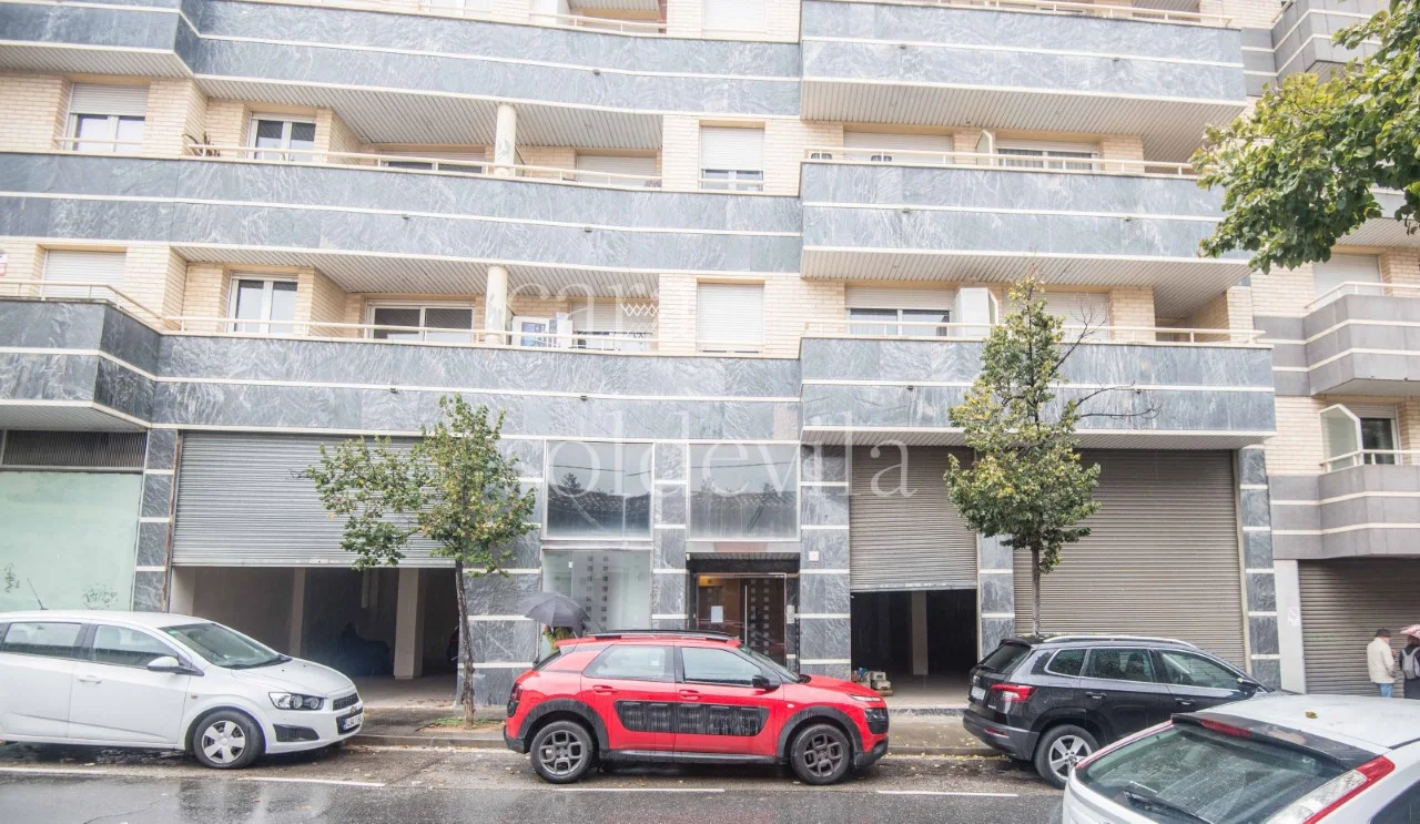 Amplio local comercial en Vic, 230 m²