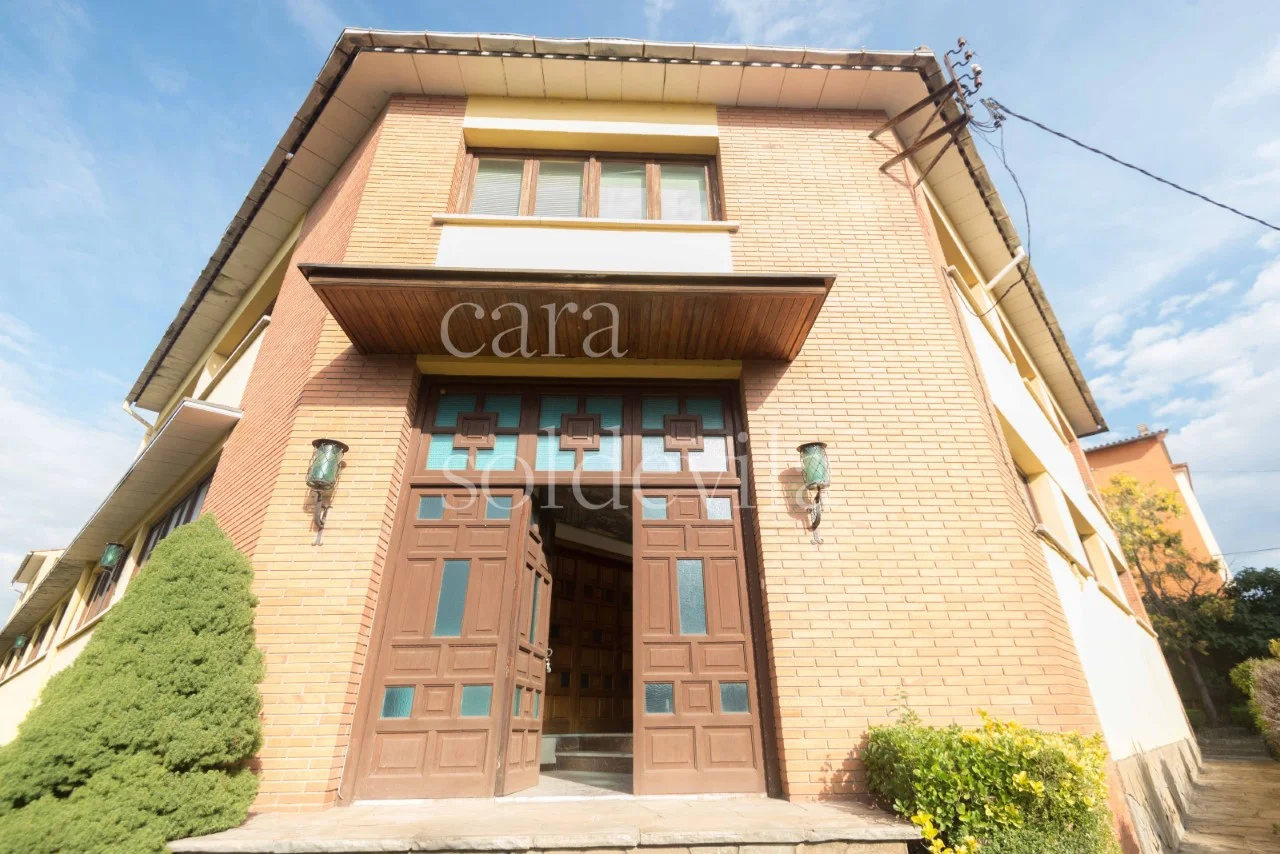 Finca industrial con zona residencial