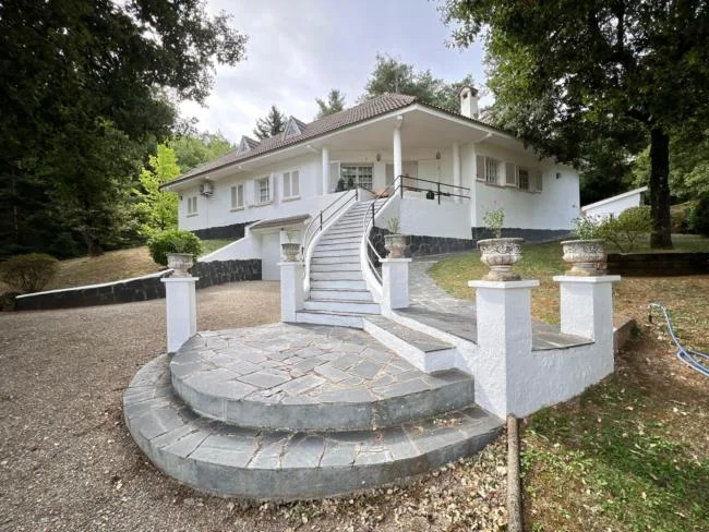 Muntanyola house, 5,340 m² grounds