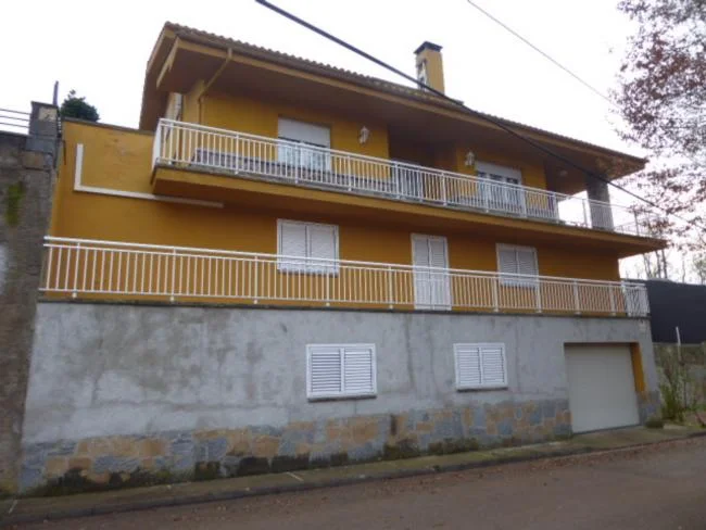 Four-bedroom tower in Santa Pau