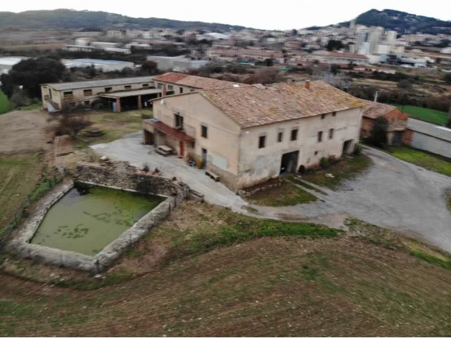 Gran masía cerca de Moià con terreno