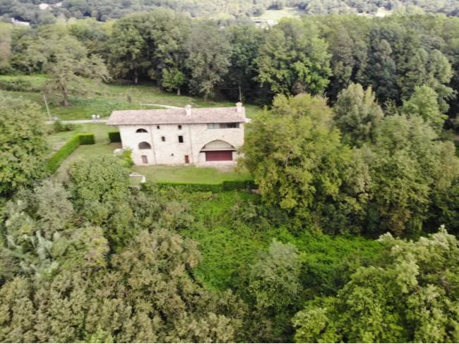 Masía reformada con 23.000 m² de terreno