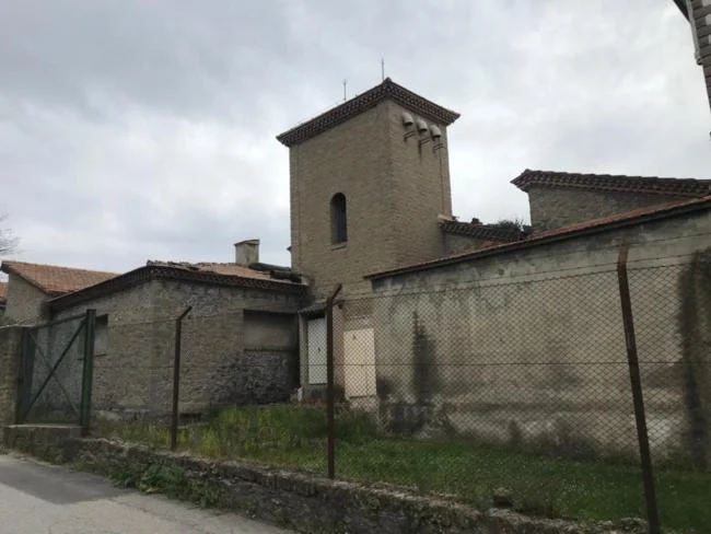 Industrial warehouse with redevelopment potential