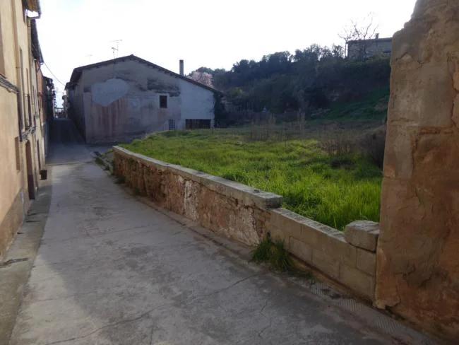 Parcela plurifamiliar cerca del centro de Olost