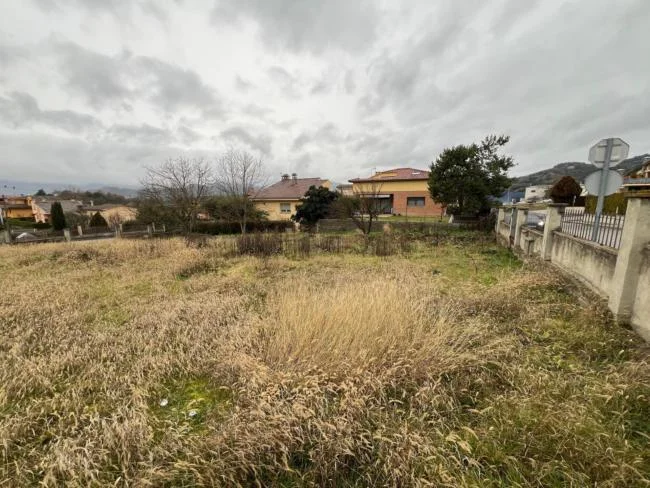 Parcela urbana en esquina de 450 m²