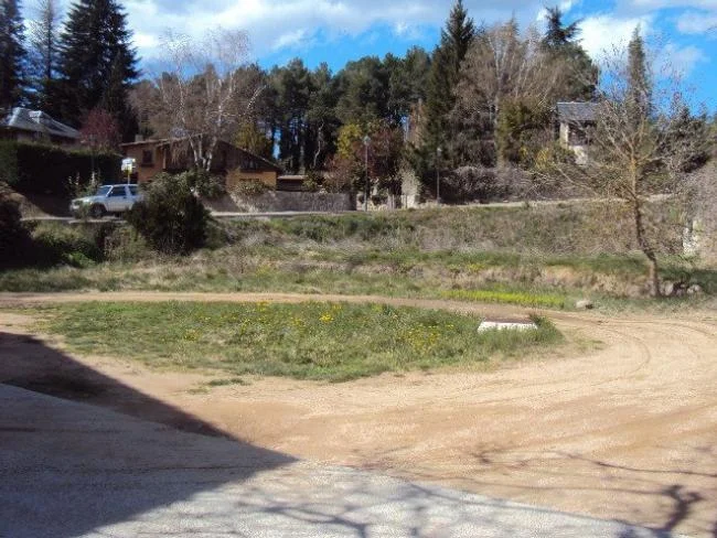 Parcela llana en Viladrau con servicios