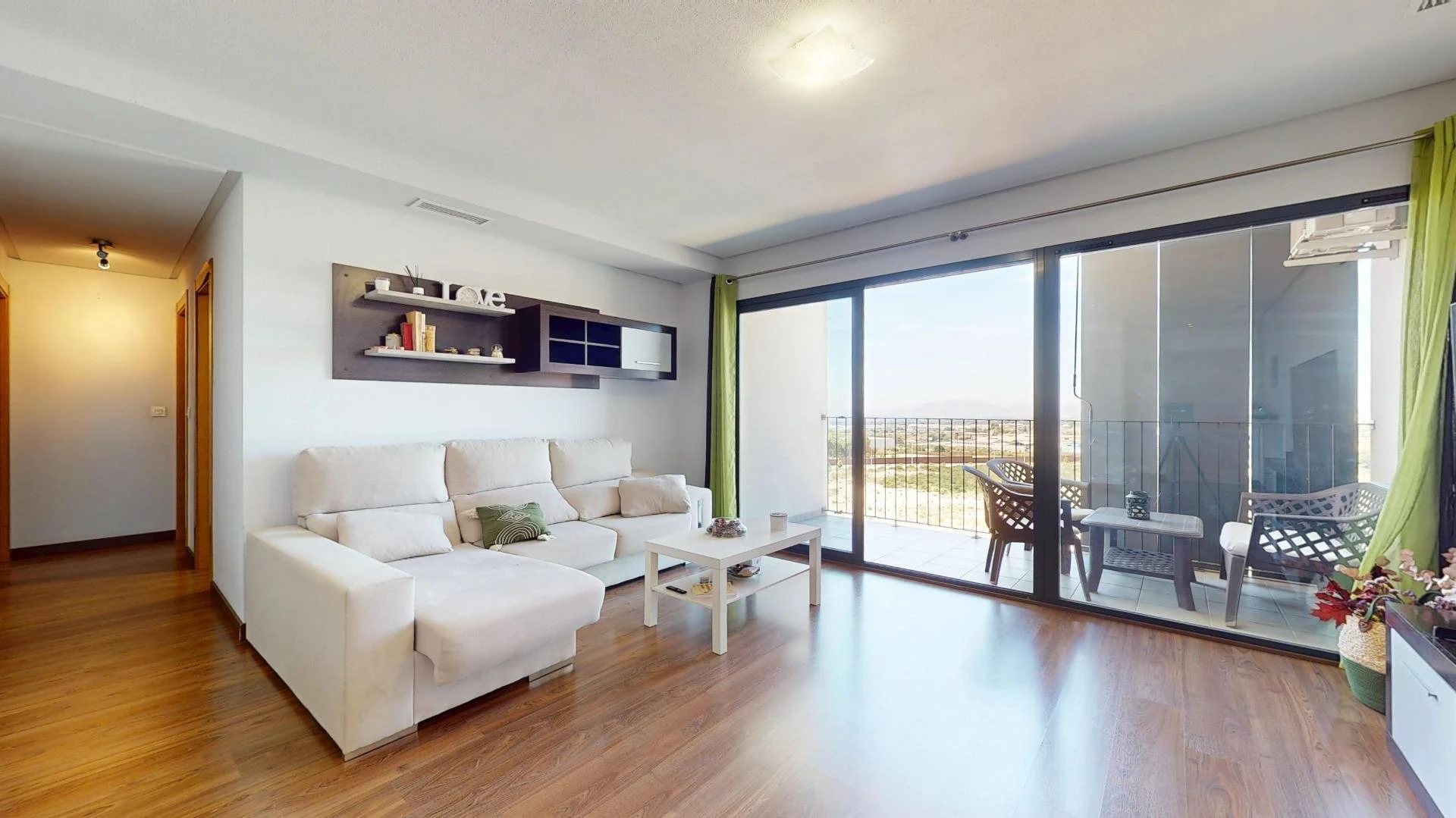 Three-bedroom flat with pool in Crevillent