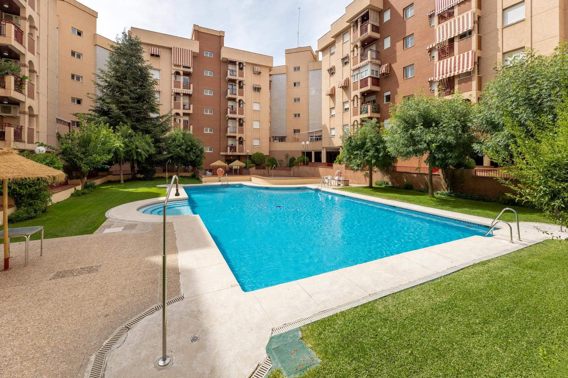 Granada flat, 3 bedrooms, communal pool