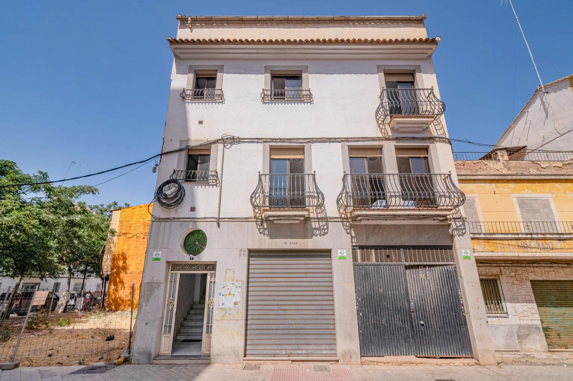 Casa grande en Zaidín con nueve dormitorios