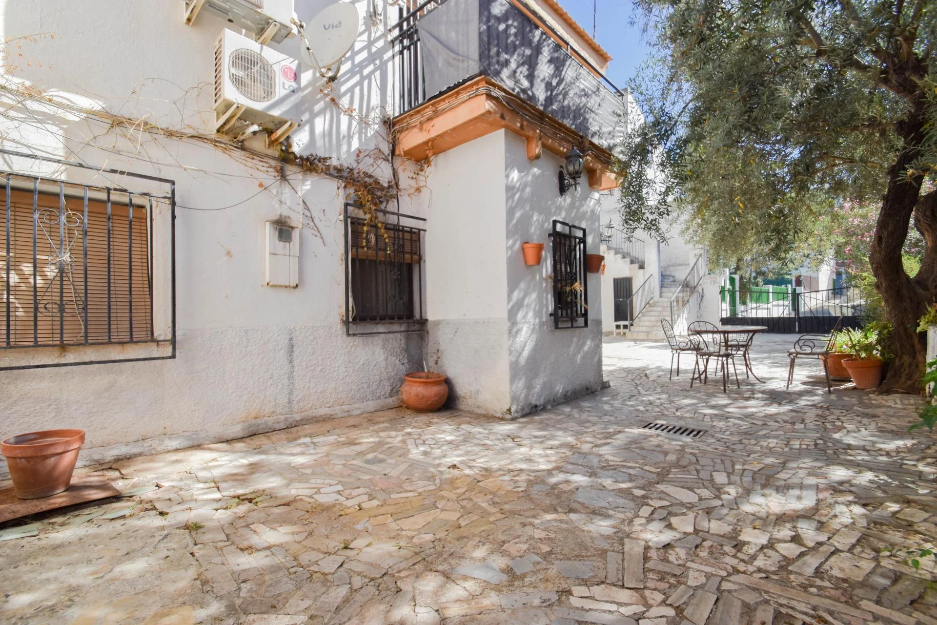 Casa de nueve dormitorios con apartamento independiente
