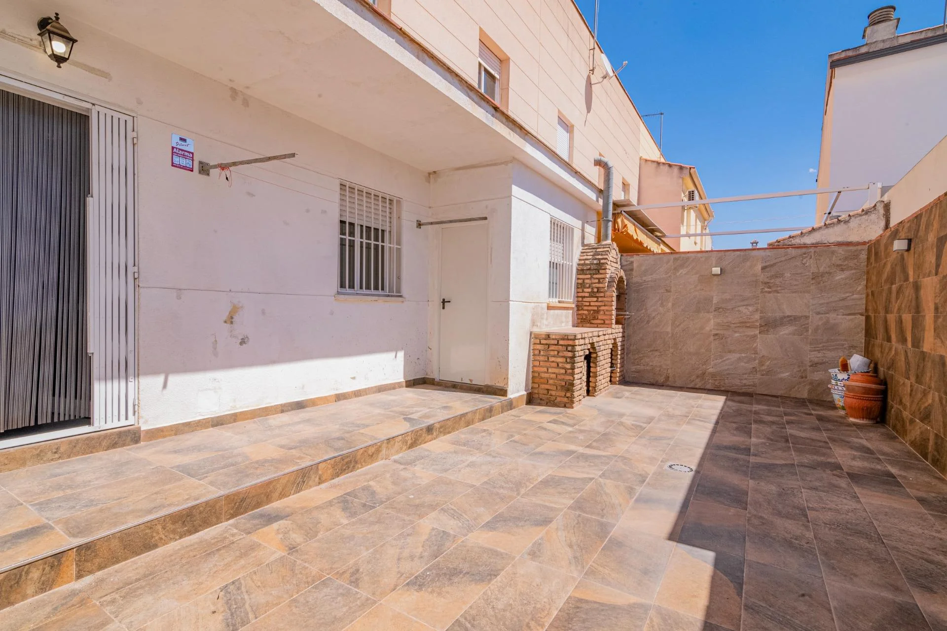 Three-bedroom terraced house near Granada